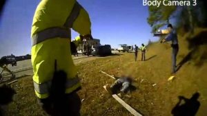 IMÁGENES SENSIBLES: Revelan videos del momento en que policía mató a salvadoreño que portaba un cuchillo en EE. UU.