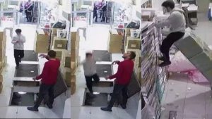 VIDEO. ¡Por ir viendo al celular! Joven cae en agujero y por puro milagro escapa de morir