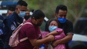 "Lo vi ayer por última vez": Abuela llora la muerte de su nieto en accidente en Comalapa