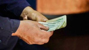 Aumenta un 3.9 % el envío de remesas y el 98% de ellas son en dólares