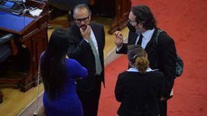 Asamblea aprueba reforma para que salvadoreños en el exterior puedan recibir su DUI por servicio postal