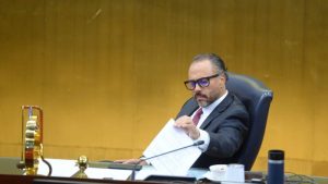 Tribunal de Ética impone plazo a Ernesto Castro para aclarar denuncia contra diputado de Nuevas Ideas