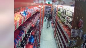 El insólito robo de un hombre en una tienda de Florida que se ha hecho viral