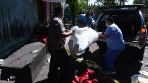 "Todavía andaba pidiendo una cora para el trago en la madrugada". Indigente muere por intoxicación