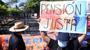 Gobierno ha convertido la reforma de pensiones en un tema electoral, según trabajadores
