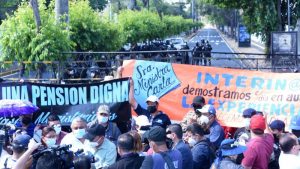 Reforma a las pensiones no incluye beneficios para cerca de un millón de salvadoreños