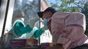 El envío de cabinas para pruebas anti covid a San Miguel,  reclaman usuarios de redes sociales al ministro de Salud