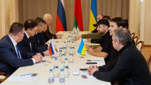 Delegaciones de Rusia y Ucrania se reúnen en Bielorrusia, tras otra noche de ataques