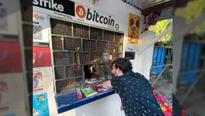"Aquí nadie sabe nada de Bitcoin": Pareja italiana intentó vivir 45 días en El Salvador usando la criptomoneda
