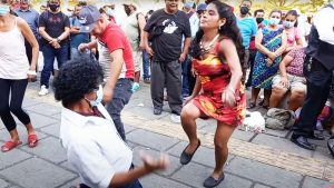 VIDEO. Así se mueve “La Santaneca”, la bailarina que ha puesto a temblar a Yajaira