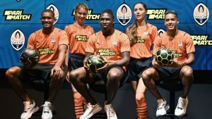 Futbolistas abandonan Kiev, capital de Ucrania, pero olvidan a otro en el hotel