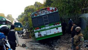 Cinco lesionados en accidente de autobús en Ilopango
