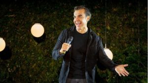 Adrian Uribe pide ayuda tras el bochornoso momento que pasó en pleno aeropuerto