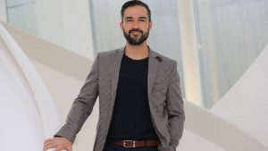 Actor Alfonso Herrera destaca labor de activista salvadoreña en sus redes sociales