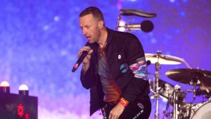 VIDEOS.  Coldplay enamoró cantando “Bachata rosa” de Juan Luis Guerra
