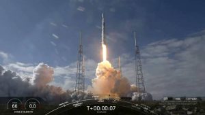 VIDEO: SpaceX envió dos satélites con el cohete más poderoso del mundo