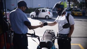Asamblea aprueba reducir porcentajes del IVA en la gasolina