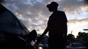 ¿Por qué el precio del diésel ha aumentado un 40 % este año superando a la gasolina?