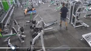 IMÁGENES FUERTES: Hombre dejó caer una pesa del gimnasio sobre la cabeza de su compañero en Australia
