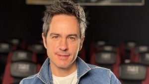Mauricio Ochmann debuta como cantante y le llueven críticas