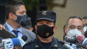 ¿Se retirará el director de la Policía pese a estar jubilado?