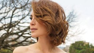 ¡Rubia platinada! La guapa presentadora Andrea Mariona sorprendió a sus fans con este sexy look