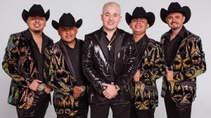 El Huero y su Norteño Banda dominan la escena con su estilo regional mexicano