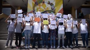 FOTOS | Estudiantes de medicina de la UES: "Humillar no es método de enseñanza"