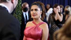 VIDEO: Salma Hayek publica video del incómodo momento que pasó con Fran Drescher en los Sag Awards