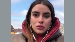 VIDEO. "Por favor llévate a mi hija", reportera de Telemundo relata entre lágrimas la súplica desesperada de su guía en Ucrania