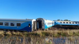 Descarrila un tren de pasajeros en Argentina y causa decenas de heridos