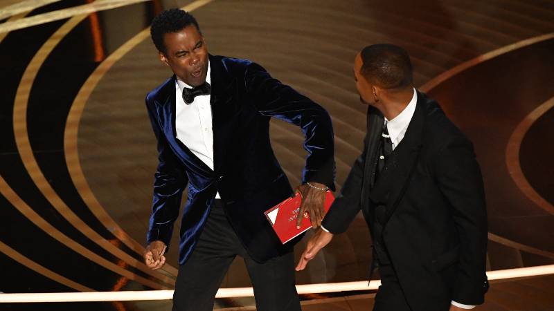 Momento en que Smith agrede a Rock, en la gala de los Óscar 2022. Foto: AFP
