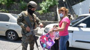 Gobierno cerca diferentes comunidades dominadas por pandilleros