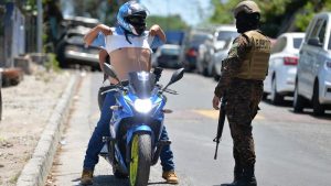 Human Rights Watch: "La estrategia de Bukele parece ser primero arrestar, luego tuitear y después investigar"