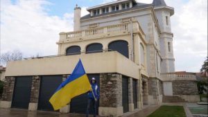 Activista allanó la mansión de verano de la hija de Putin, para usarla como refugio de ucranianos