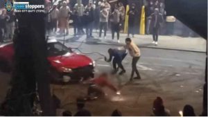 VIDEO: Le fracturan el cráneo mientras grababa las acrobacias de un carro deportivo en Nueva York