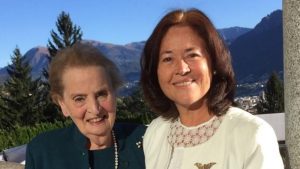 Madeleine Albright: "diplomática, líder, mentora, escritora y amiga", afirma primera mujer canciller salvadoreña