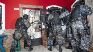 Capturan a cinco implicados en extorsión y del rapto de una persona a quien exigían la entrega de una propiedad en Cabañas