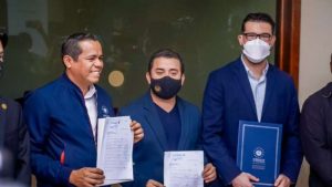 Gobierno amenaza con seis años de cárcel a buseros que eleven los pasajes