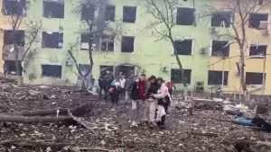 El argumento con el que Rusia justificó el brutal bombardeo a un hospital de maternidad en Ucrania
