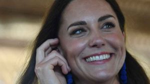 El colorido abrigo que eligió Kate Middleton para debutar como princesa de Gales