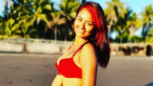 “Es tan bella como el mar”: La sexy minutera conquista a sus fans en traje de baño