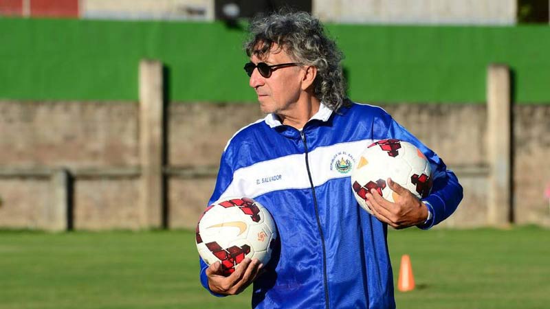 magico gonzales fotos historicas de su vida como futbolista (15)