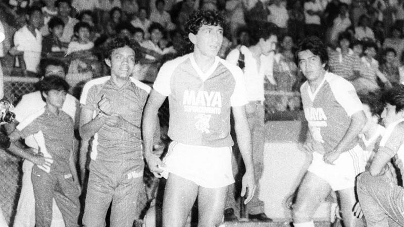 magico gonzales fotos historicas de su vida como futbolista (7)