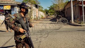 Habitantes amanecen con control militar en la colonia Milagro de la Paz en San Miguel