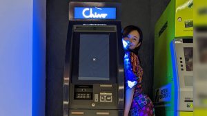 Miss Bitcoin visita El Salvador, pero no pudo pagar con la criptomoneda ni usar la Chivo Wallet