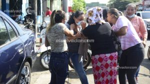 "Nos tratan como animales, nos ultrajan por venir a preguntar": familiares de detenidos por el Gobierno denuncian atropellos