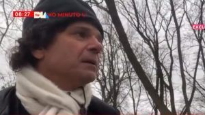 "¡Me están apuntando!". Corresponsal chileno vive un aterrador momento en Kiev durante transmisión en vivo