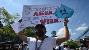 En el Día Mundial del Agua, diputados de Bukele rechazan petición del FMLN para ratificar ese derecho humano