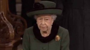 Reina Isabel reaparece más delgada y con signos de fatiga tras cinco meses de ausencia pública